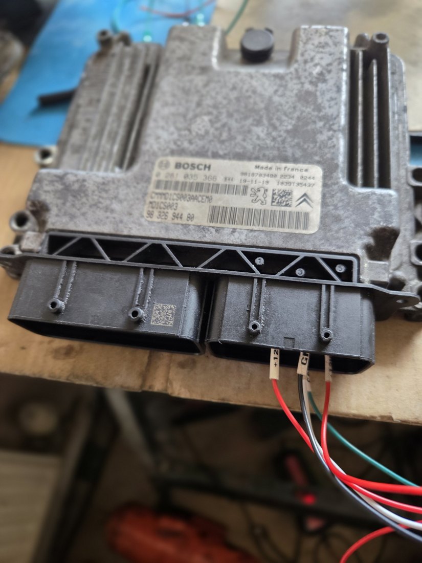 ECU bench programming and diagnostics